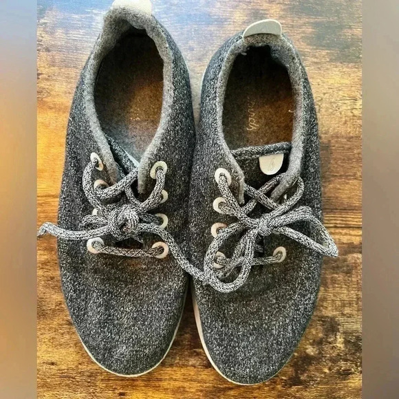 Allbirds woman’s Wool Runner sneakers. Size: 9. - Picture 2 of 14
